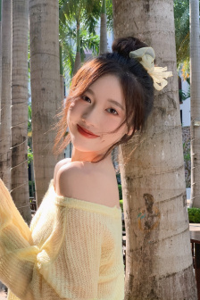 《年轻的女教师》在线